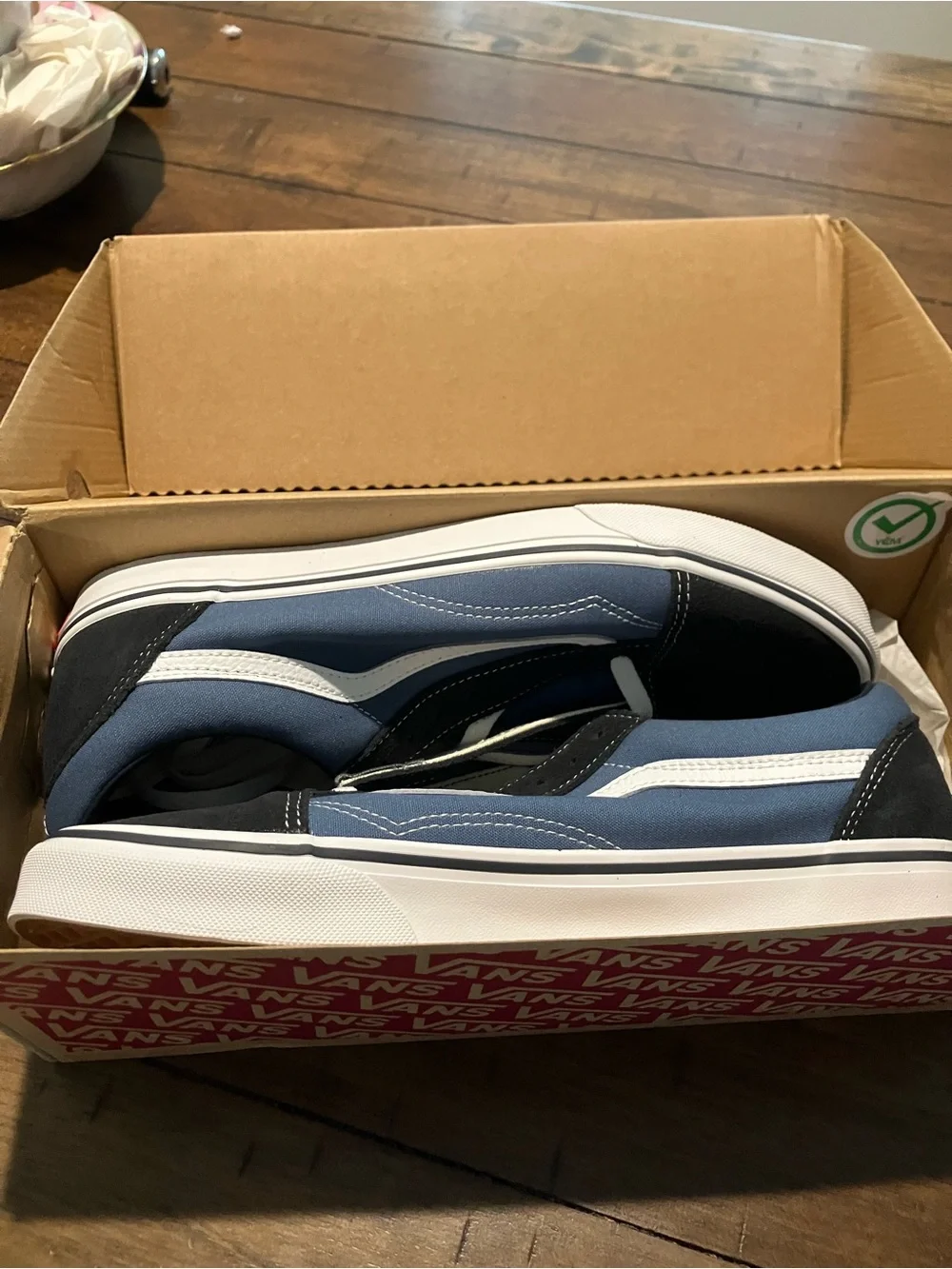 Vans Men’s Old Skool Low Top Sneaker